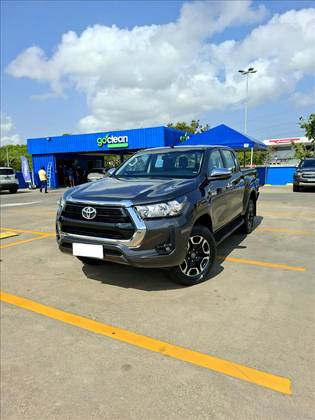 TOYOTA HILUX 2.8 D-4D TURBO DIESEL CD SRV 4X4 AUTOMÁTICO